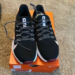 New size 7.5 women’s Nike quest 2